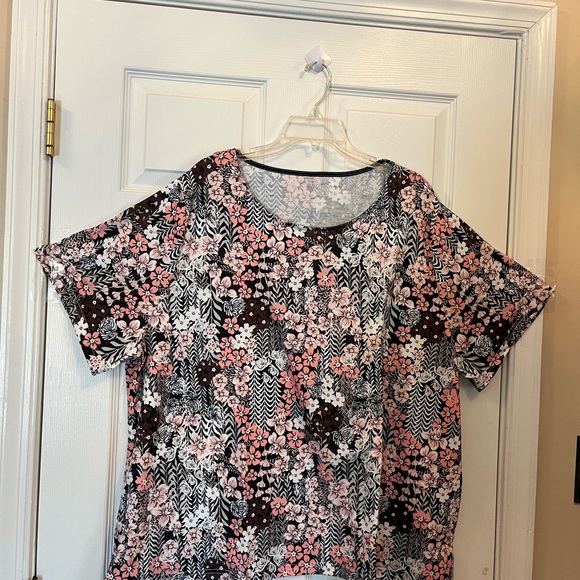 Women's Plus Size Floral Print Summer Vacation Top Loose/Relaxed Fit Top 18W 22W - Picture 8 of 8